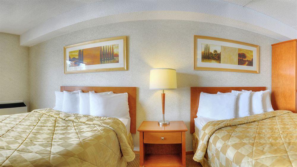 Comfort Inn Brantford Buitenkant foto