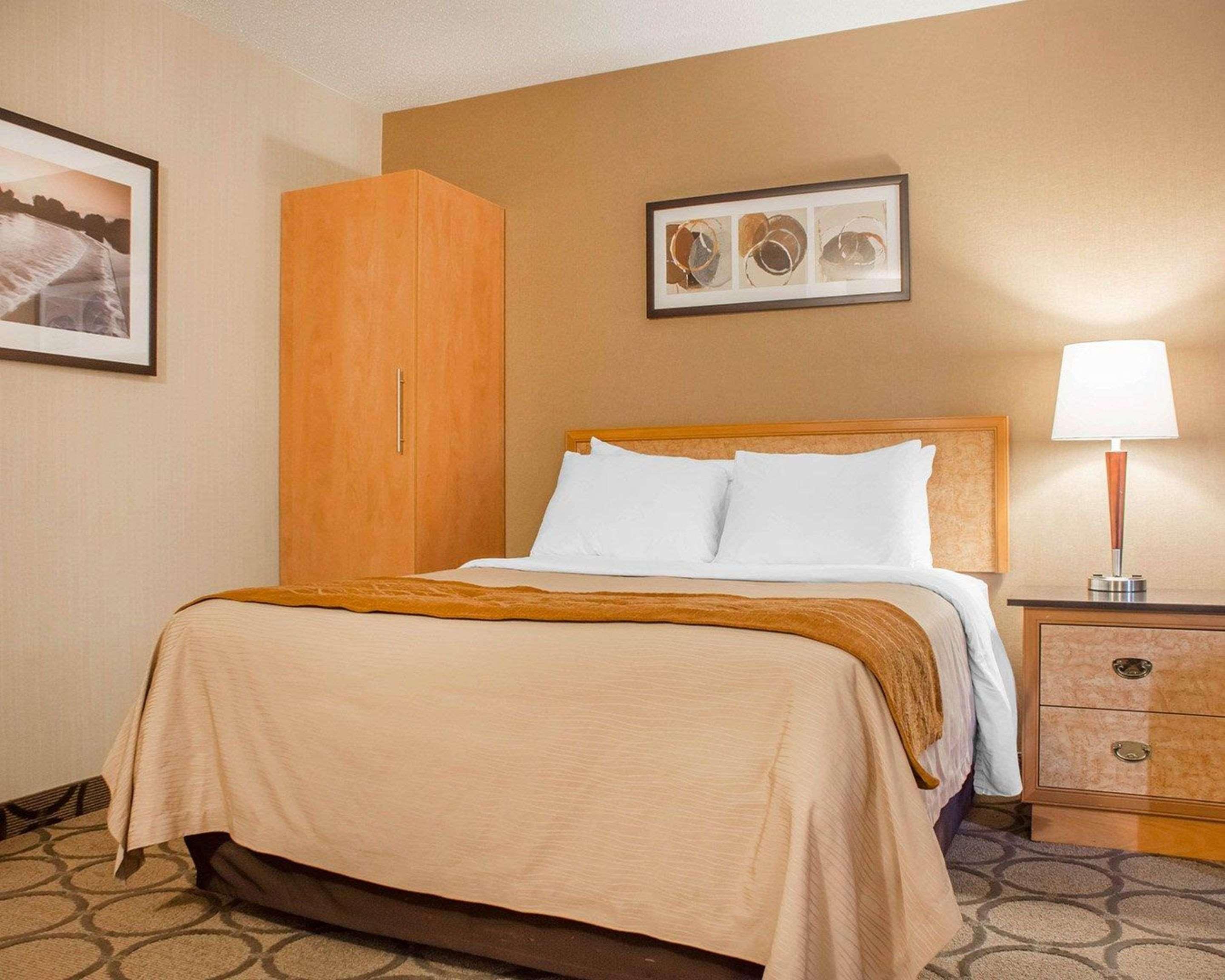 Comfort Inn Brantford Buitenkant foto