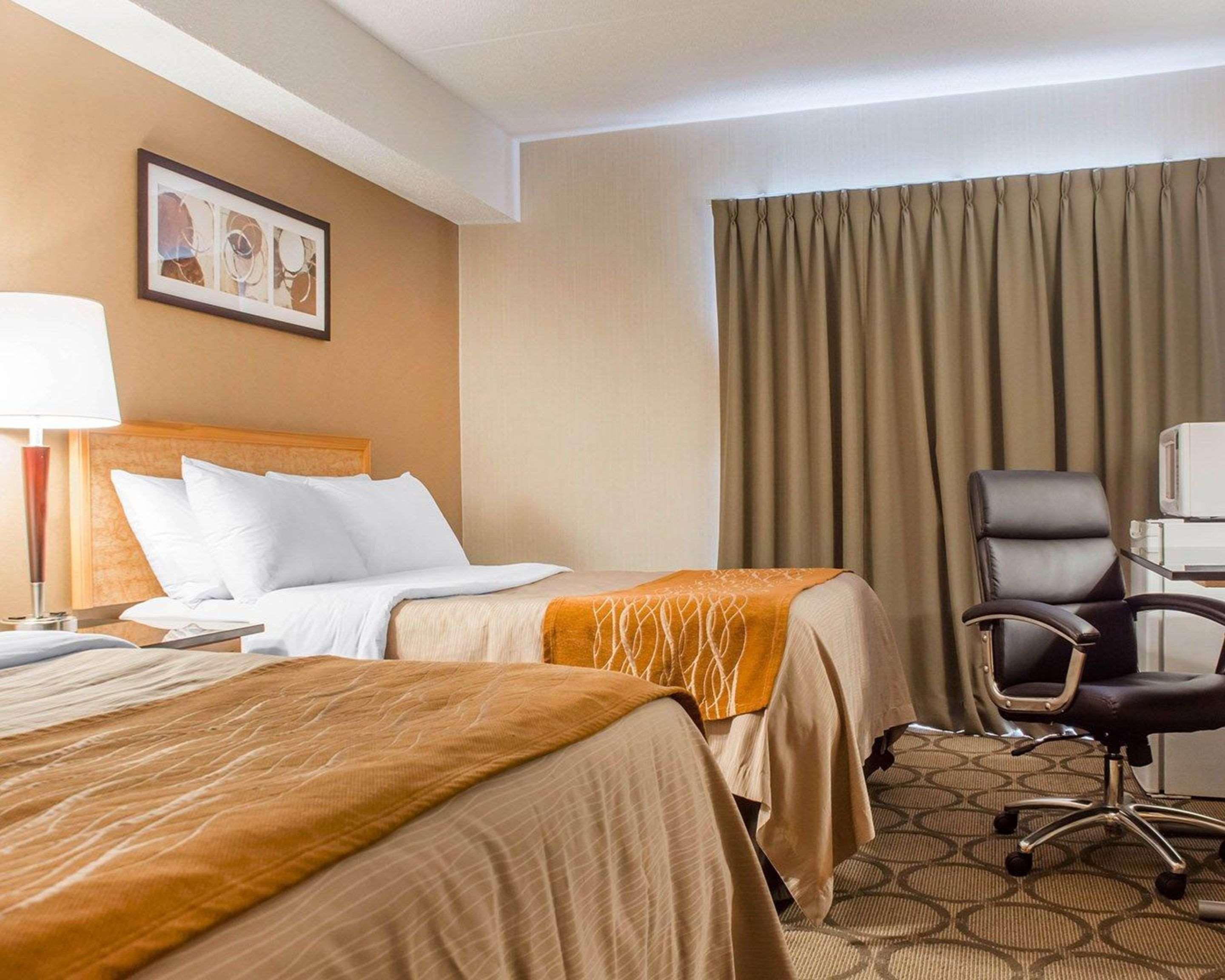 Comfort Inn Brantford Buitenkant foto