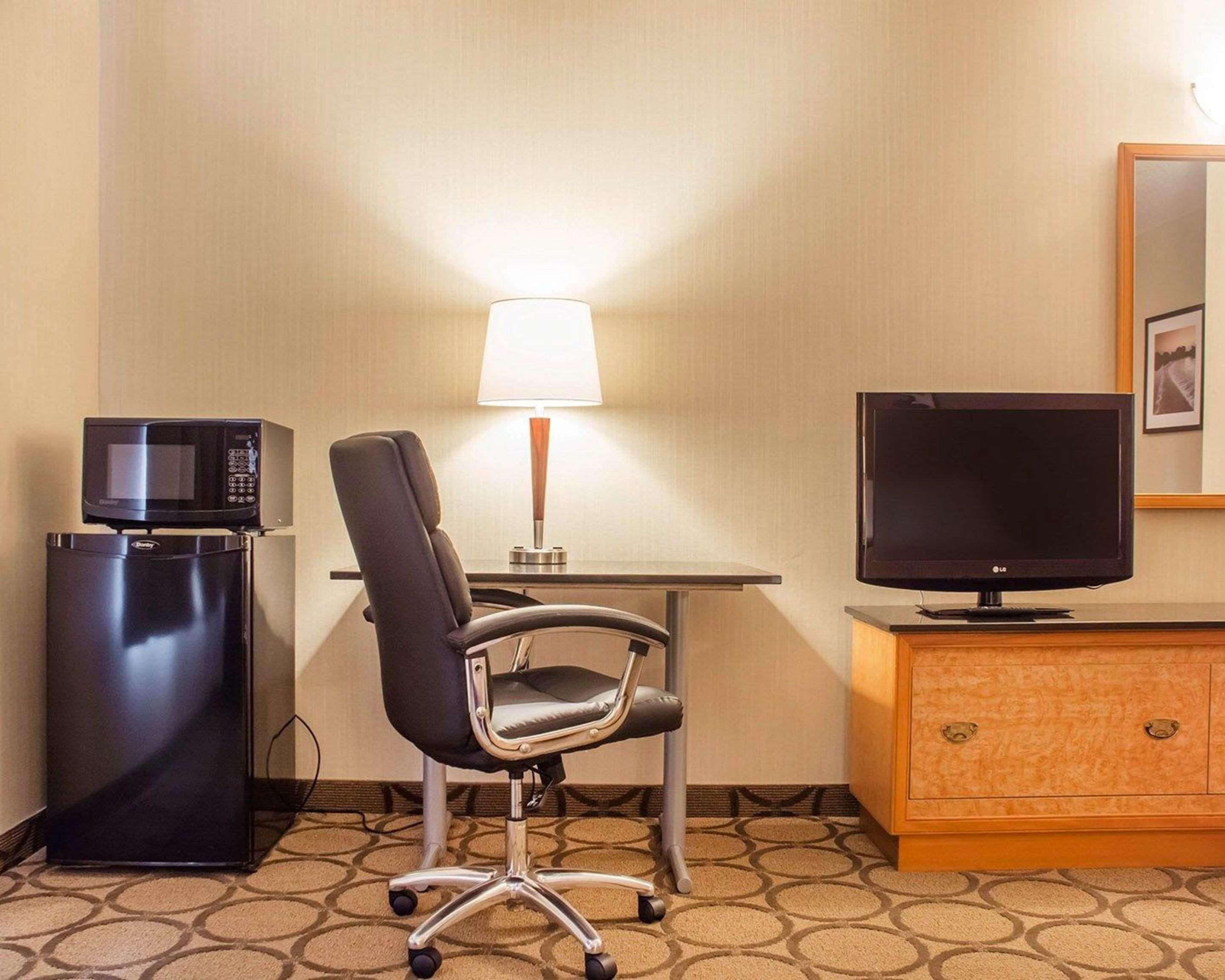 Comfort Inn Brantford Buitenkant foto