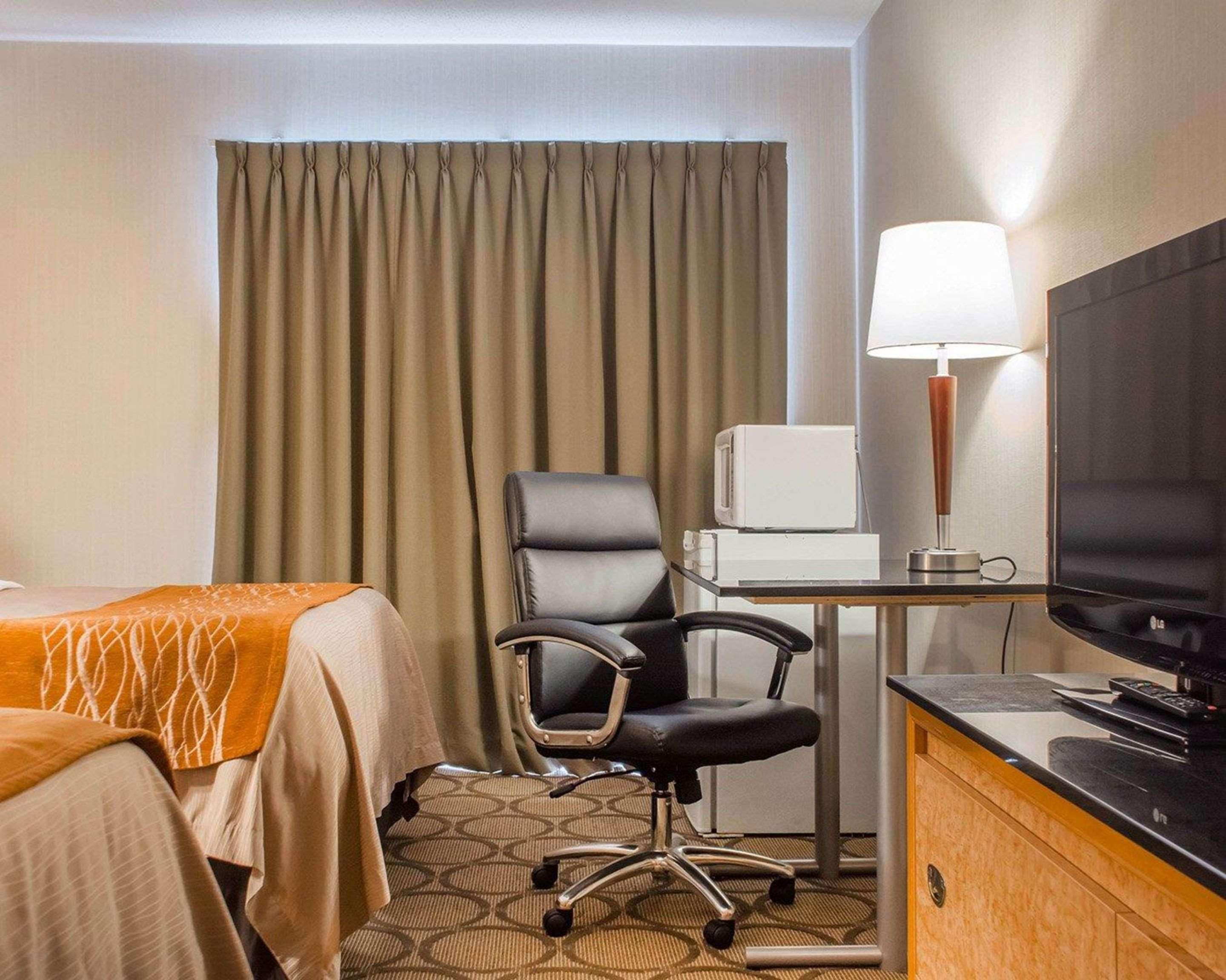 Comfort Inn Brantford Buitenkant foto