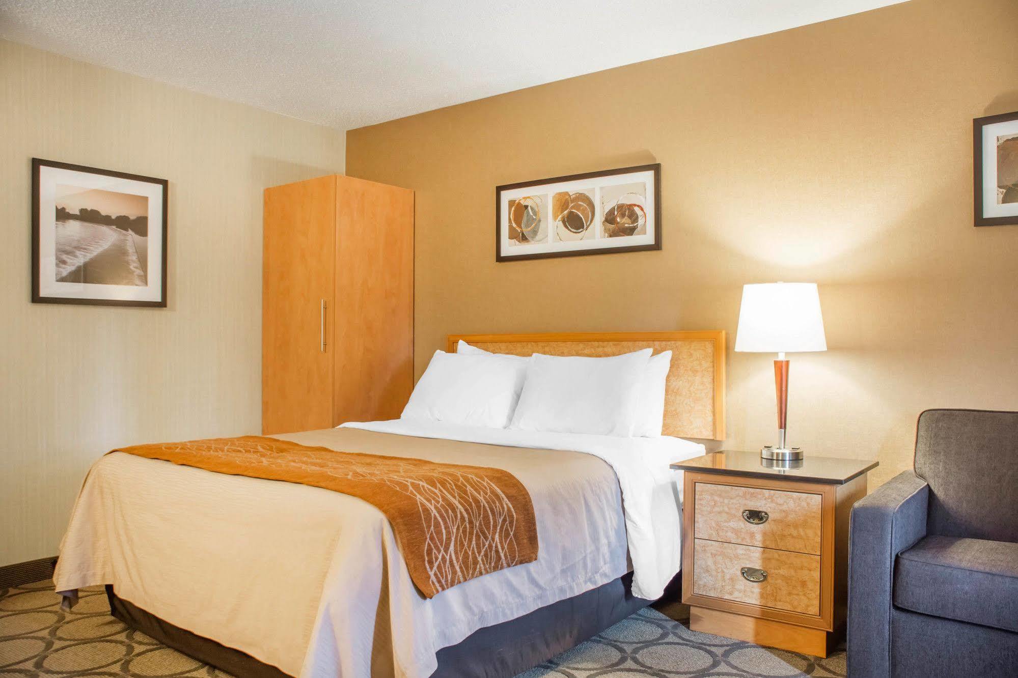 Comfort Inn Brantford Buitenkant foto