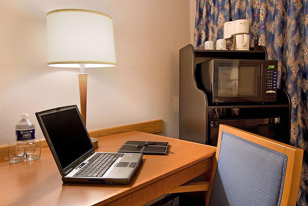 Comfort Inn Brantford Buitenkant foto
